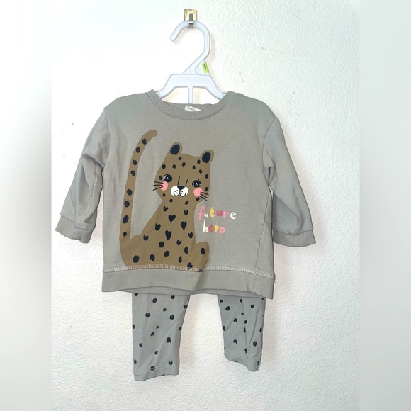 Matching cheetah outfit set. - Picture 1 of 3